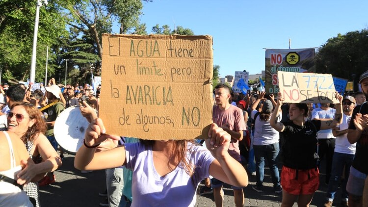 Mendoza protesta contra las reformas a la ley minera • Canal C