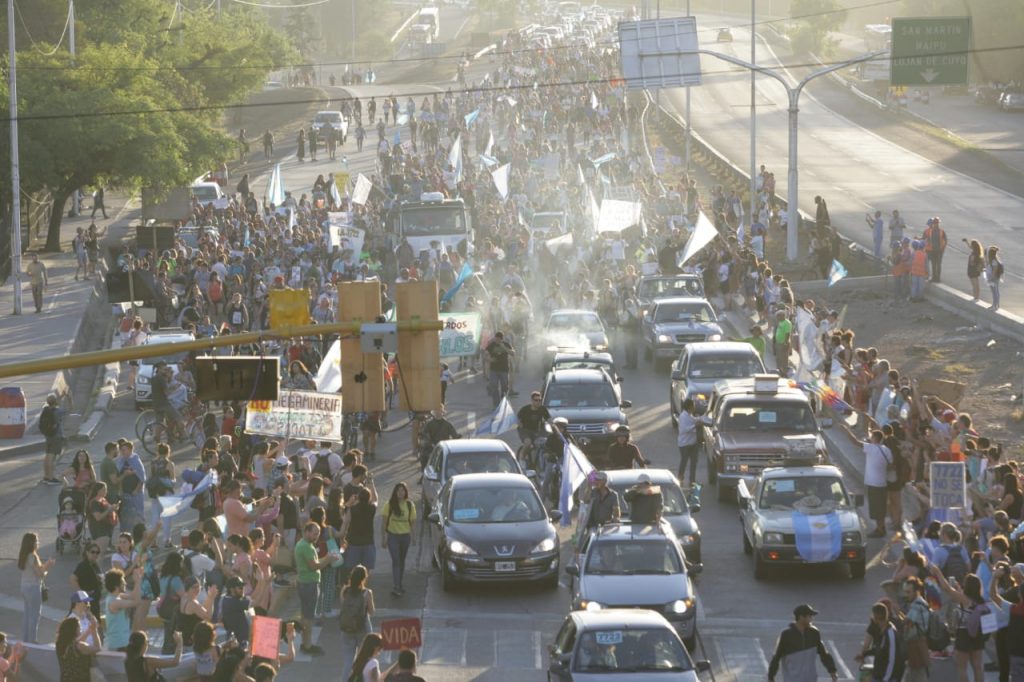 Mendoza protesta contra las reformas a la ley minera • Canal C
