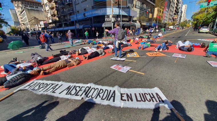 Trabajadores de la Salud realizan paro y movilización en Córdoba • Canal C