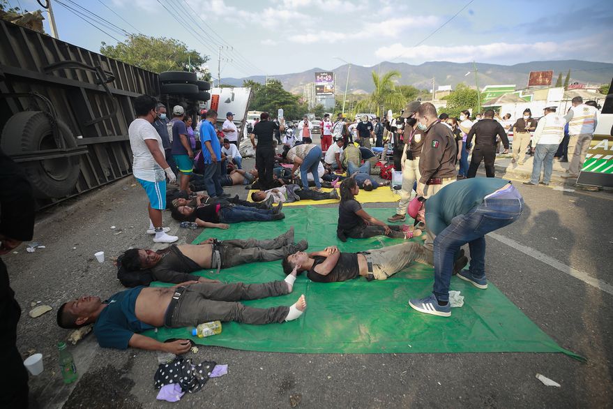 Vuelco fatal: murieron 55 migrantes centroamericanos • Canal C