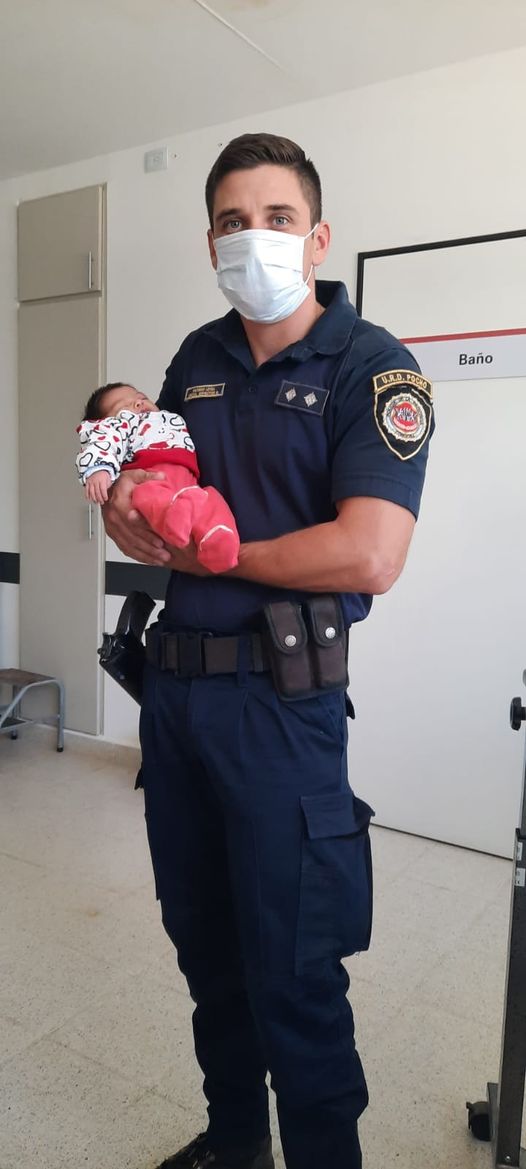 Villa Dolores: un policía salvó la vida de un bebé • Canal C