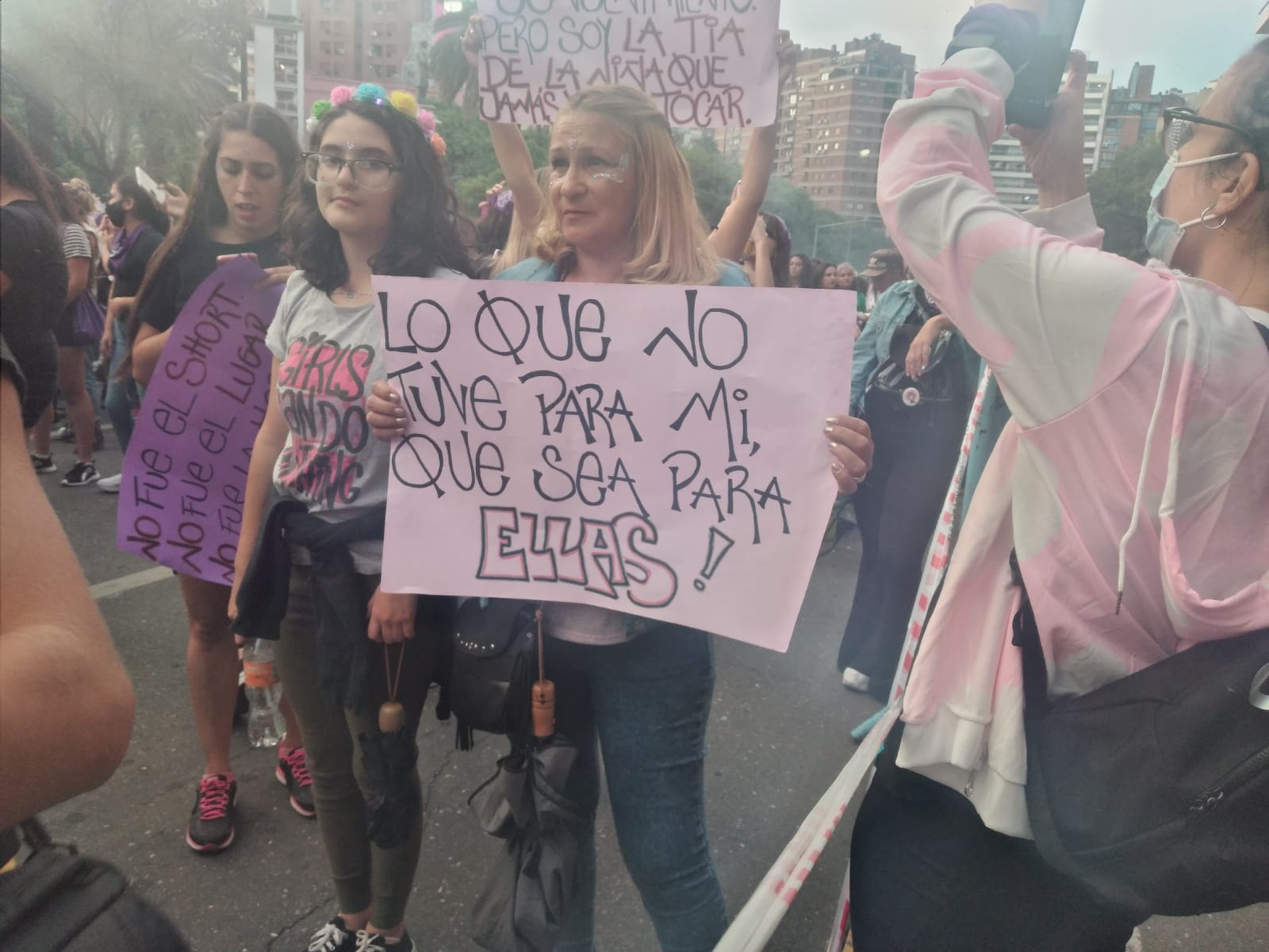 #8M: las fotos y carteles de una marcha por la igualdad en Córdoba • Canal C