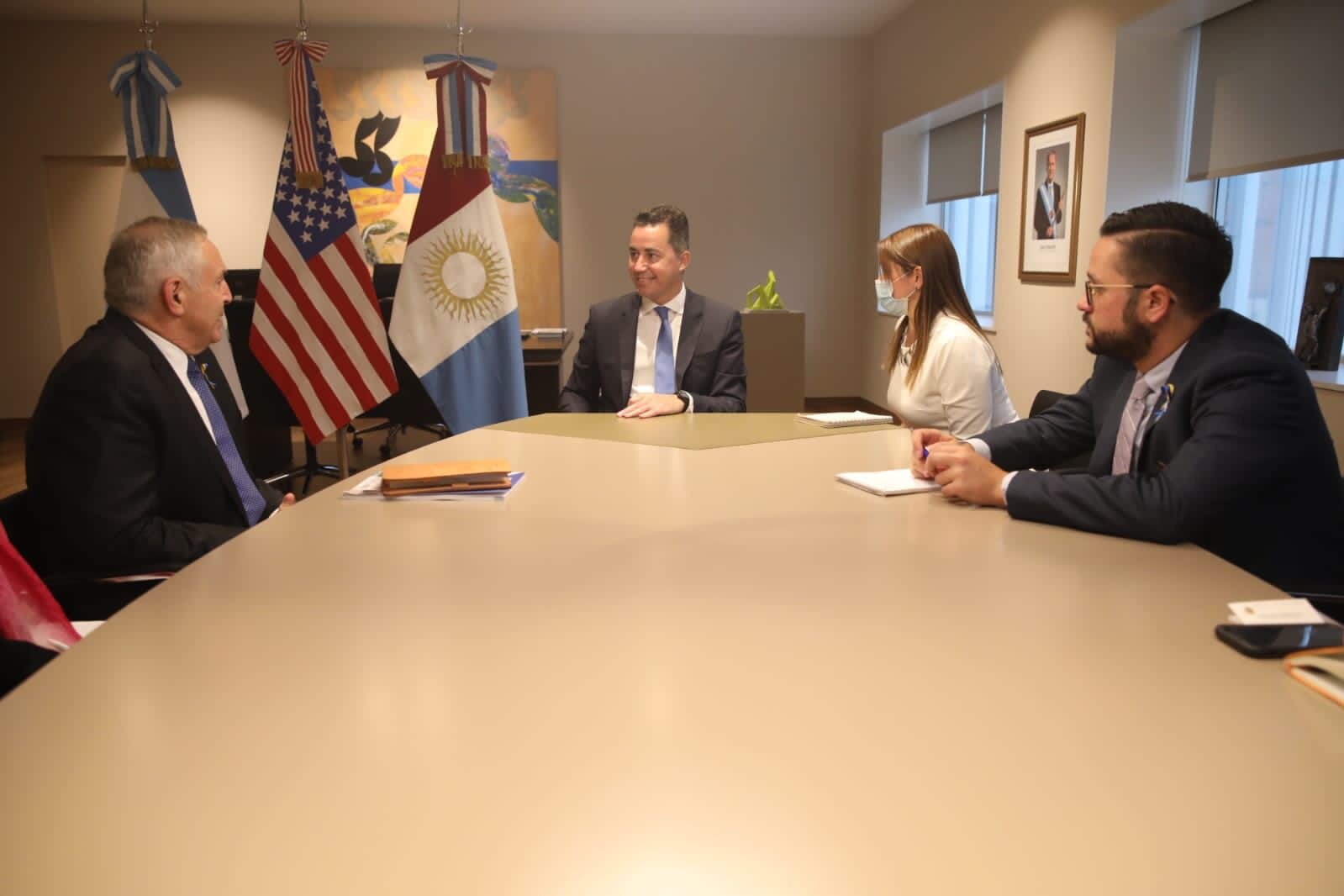 Calvo se reunió con el embajador de EEUU para fortalecer vínculos • Canal C