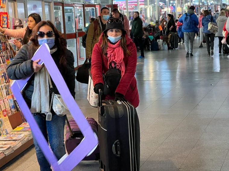 La terminal de Córdoba explotada de turistas por el finde XXL • Canal C