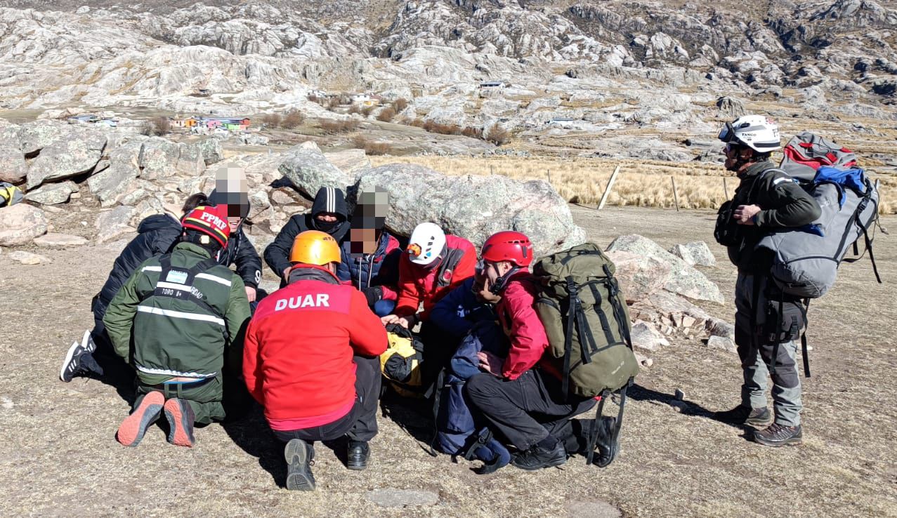 Rescataron al grupo de estudiantes que pasó la noche en el el Cerro Champaquí • Canal C