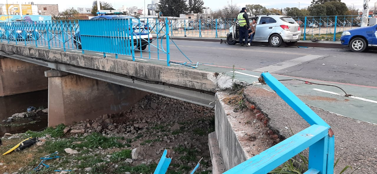 Córdoba: un trolebús cayó al río y hay 8 heridos • Canal C