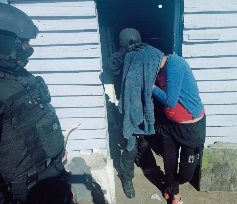 Cerraron un punto de venta de drogas en Malvinas Argentinas: una detenida • Canal C