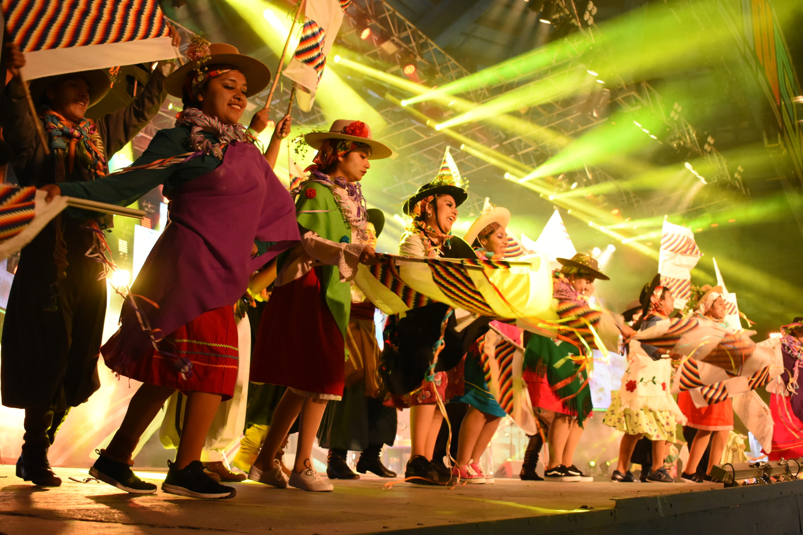 <strong>Tercera Luna: el carnaval norteño y el circo cordobés pisaron fuerte en el “Atahualpa Yupanqui”</strong> • Canal C