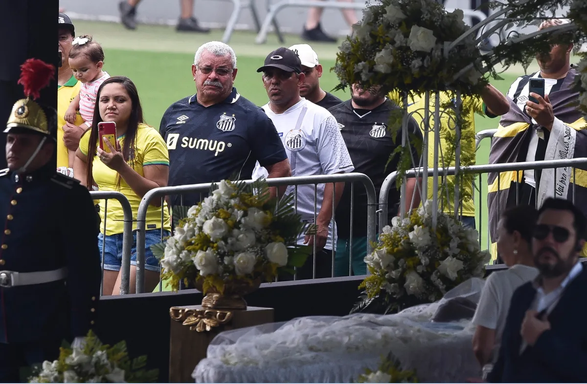 Así se vive el último adiós al Rey Pelé en Brasil • Canal C
