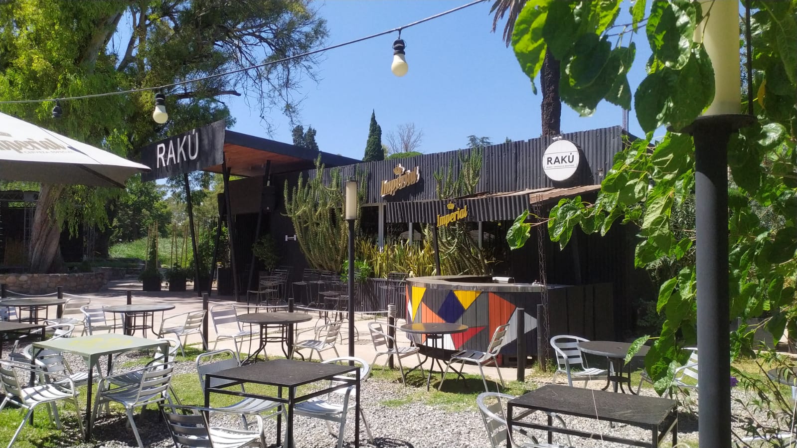 Un restaurante fue clausurado por verter líquidos cloacales a la laguna del Parque Sarmiento • Canal C