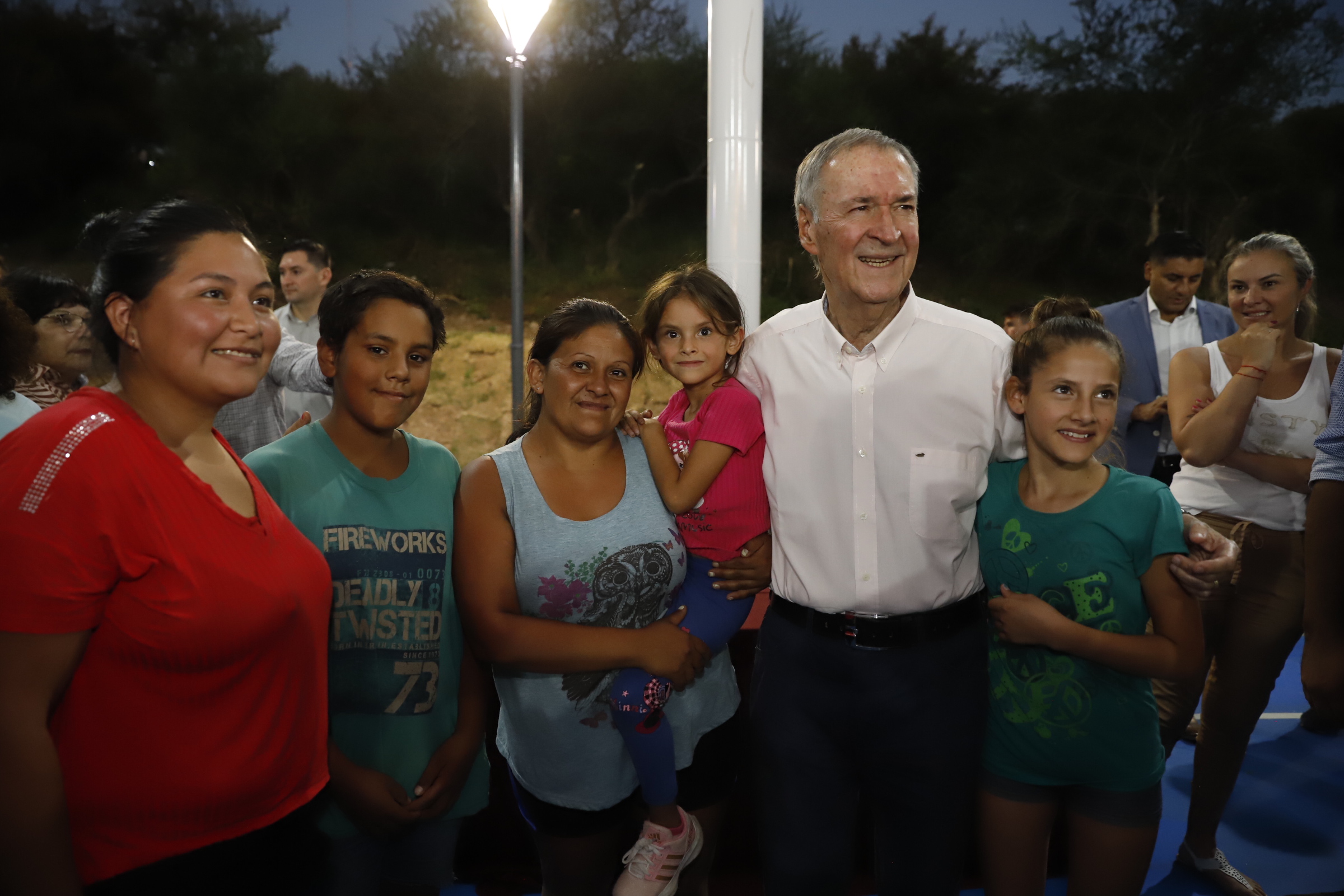 Schiaretti inauguró un nuevo polideportivo en la zona oeste de Villa Carlos Paz • Canal C