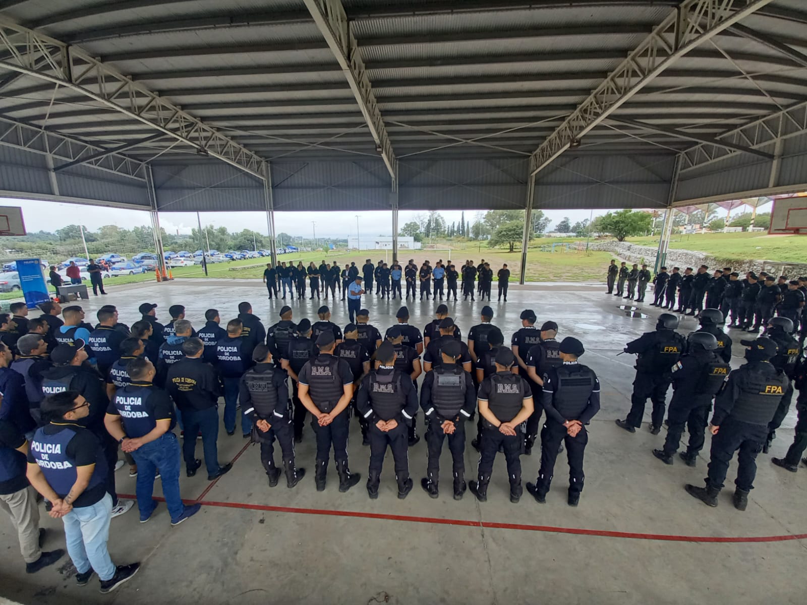 Gran operativo policial en barrio San Vicente • Canal C