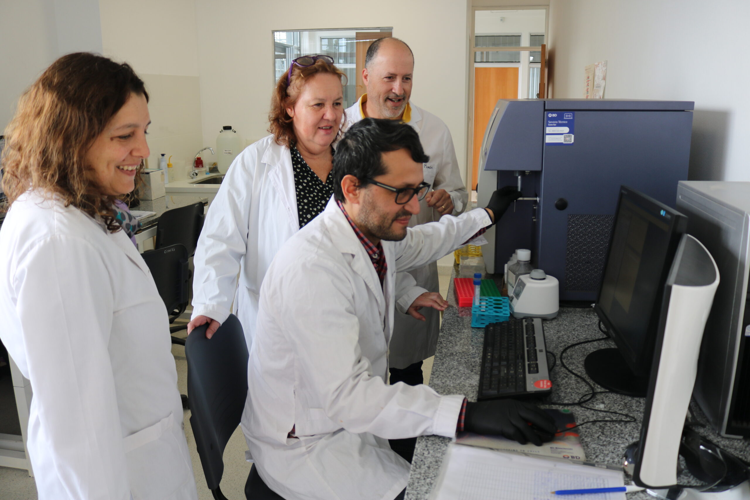 COVID-19: un equipo de la Facultad de Ciencias Químicas demostró la potencia de combinar vacunas • Canal C