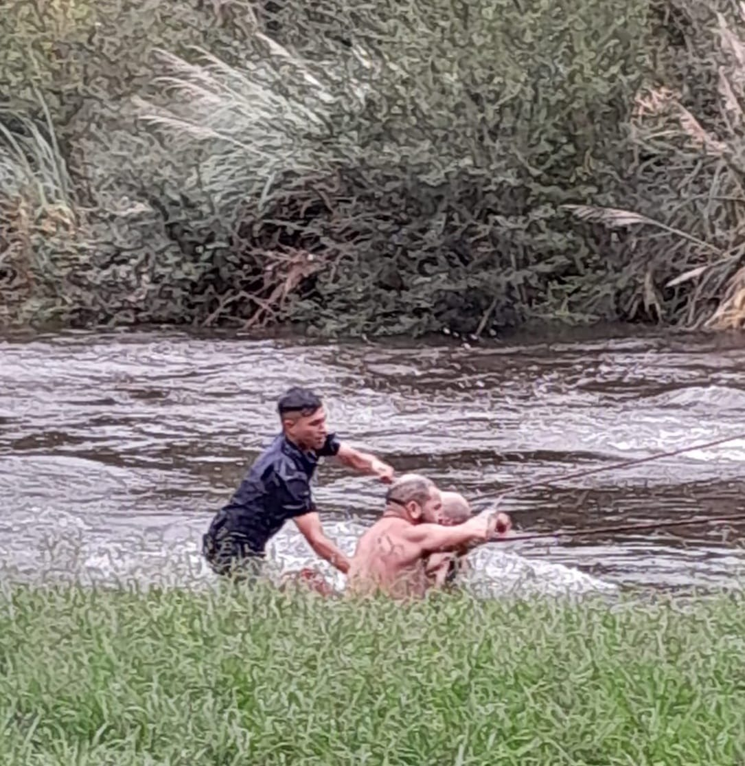 Atrapados por la crecida: rescataron a tres hombres de un río en Los Reartes • Canal C