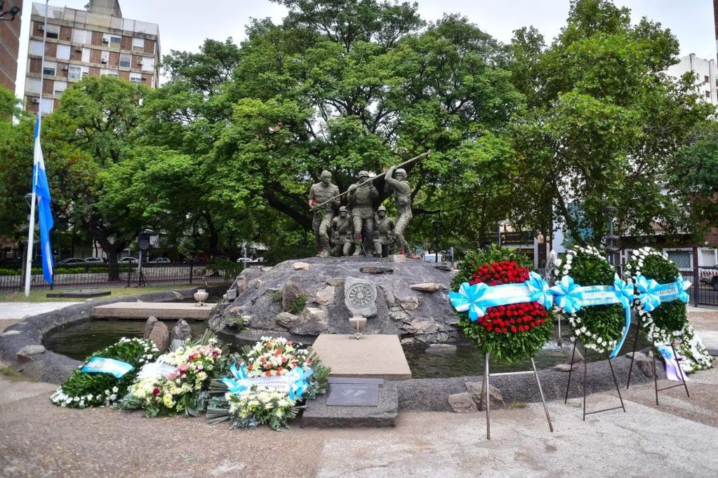 Homenaje a los caídos de Malvinas en la Plaza de la Intendencia • Canal C