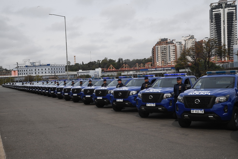 Policía de Córdoba: recibieron 72 camionetas para patrullar el interior provincial • Canal C