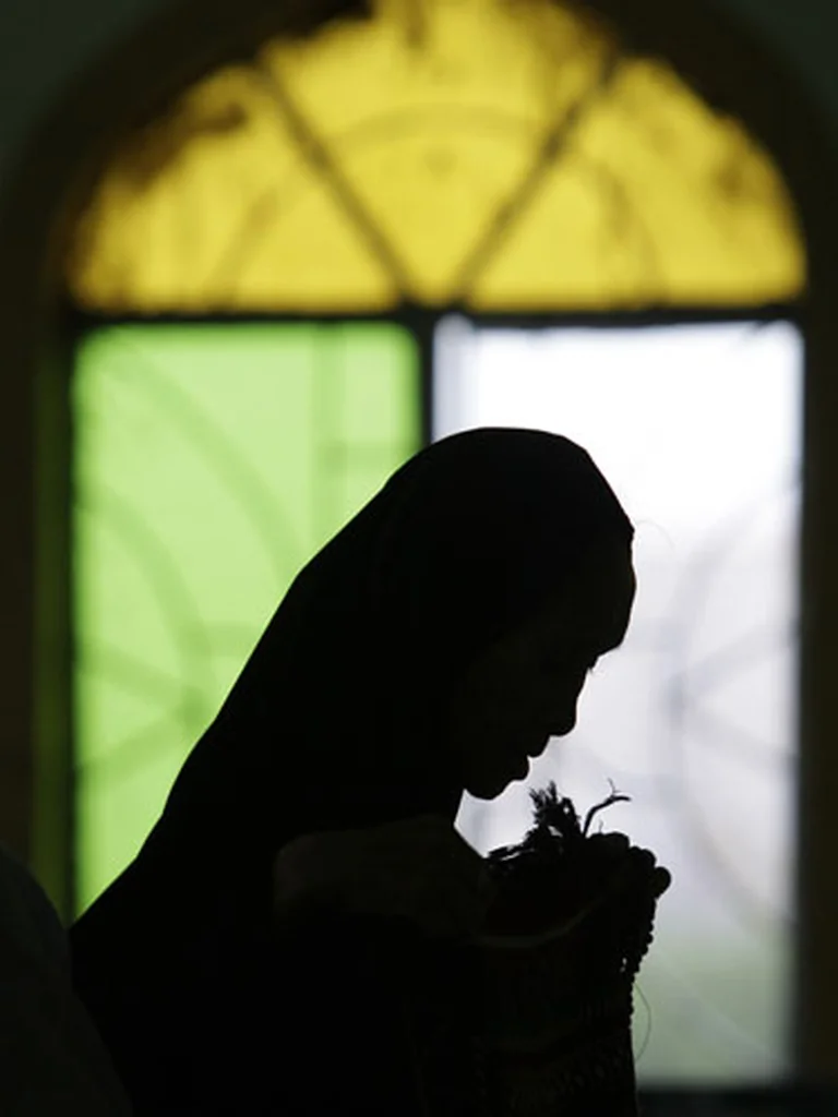Fallo inédito: Mujeres musulmanas pueden rezar en el mismo espacio que los hombres • Canal C