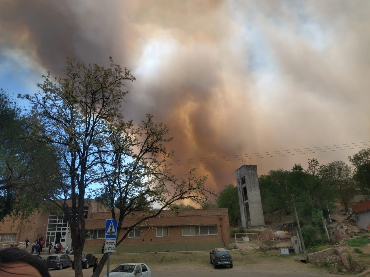 El fuego no da tregua en Icho Cruz y ya hay evacuados • Canal C