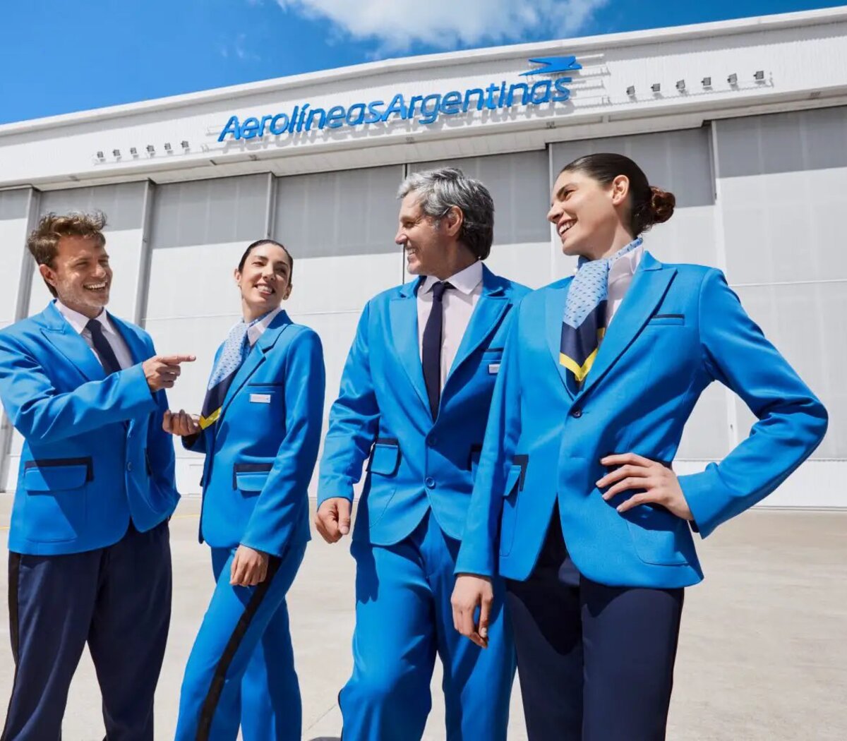 Aerolíneas Argentinas cambió sus uniformes, con diseños de Ricky Sarkani y Benito Fernández • Canal C