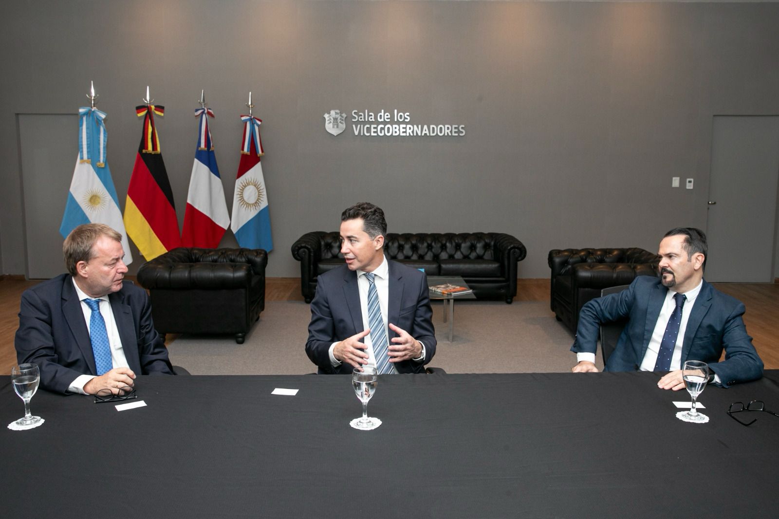 Encuentro estratégico: Manuel Calvo se reúne con embajadores de Francia y Alemania para fortalecer la relación internacional • Canal C
