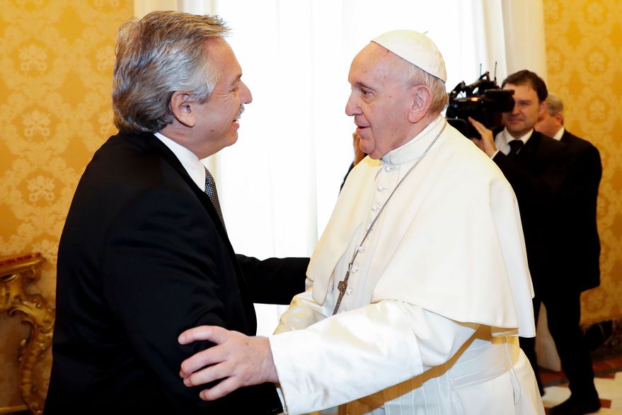 Fernández postergó su viaje al Vaticano para enfocarse en la transición con Milei • Canal C