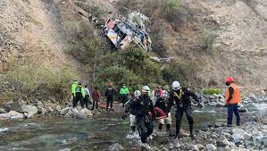 Tragedia en Perú: más de 20 muertos en un terrible accidente • Canal C