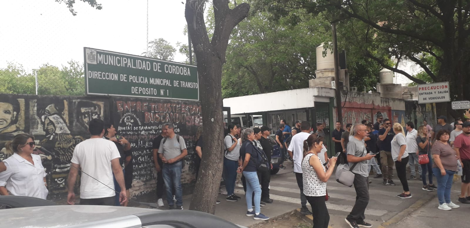 Nueva protesta del SUOEM frente a la Municipalidad • Canal C