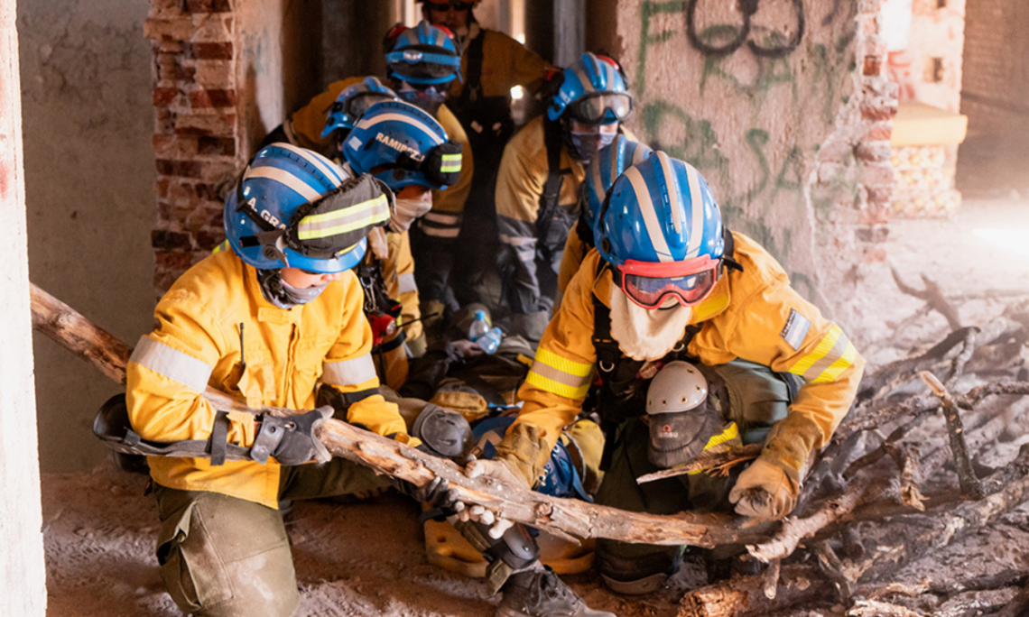 Certificación internacional para el ETAC para rescatar personas bajo escombros