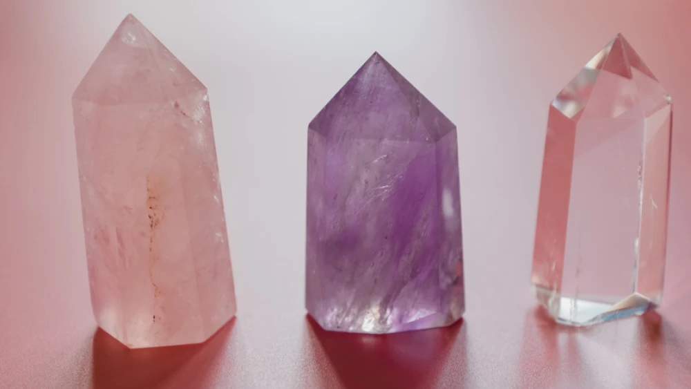 3 formas de utilizar cristales para atraer el amor • Canal C