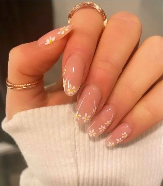 Flower nails: la manicura perfecta para las fiestas • Canal C