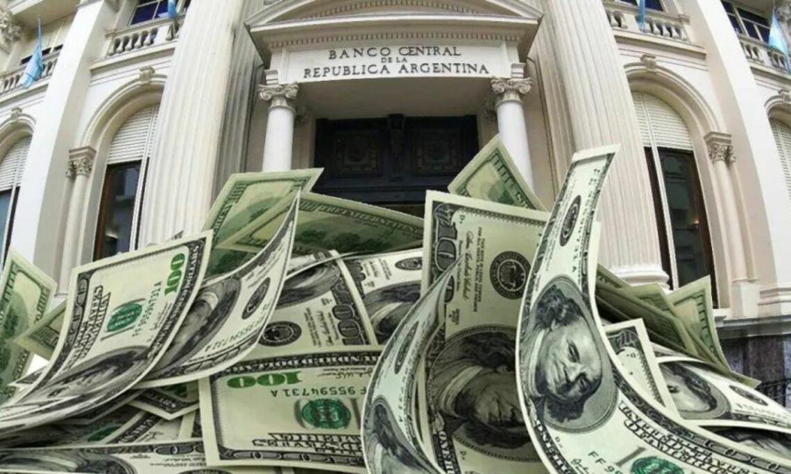 El dólar blue cerró la primera semana del año en alza • Canal C