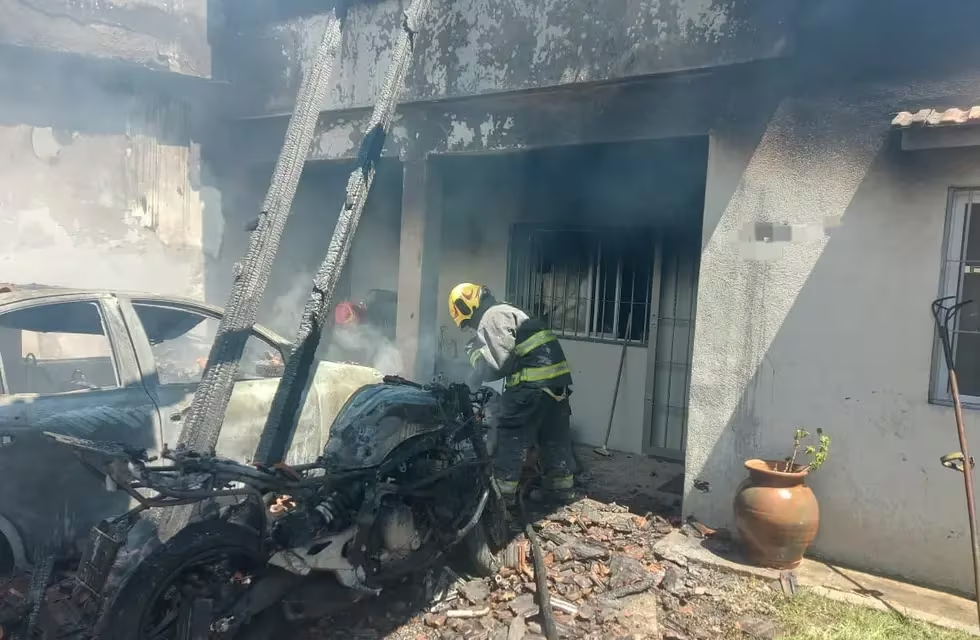 Rescataron a una jubilada tras un incendio en barrio Zumaran • Canal C