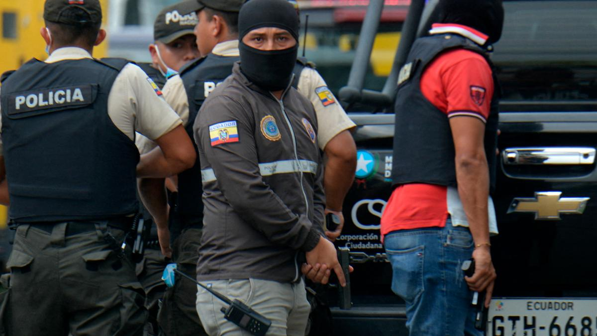 Ecuador: Con militares "preparados para la guerra", pero las cárceles siguen sin control • Canal C