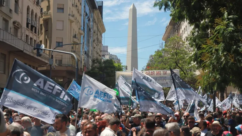 Juicio por YPF:  Argentina puede ser pasible de embargos desde hoy • Canal C