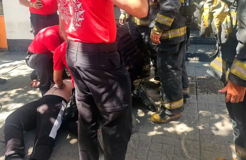 Un adolescente fue rescatado de un incendio en un departamento • Canal C