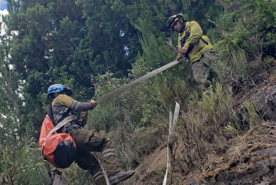 Una nueva delegación de bomberos cordobeses viaja a combatir el fuego en Los Alerces • Canal C