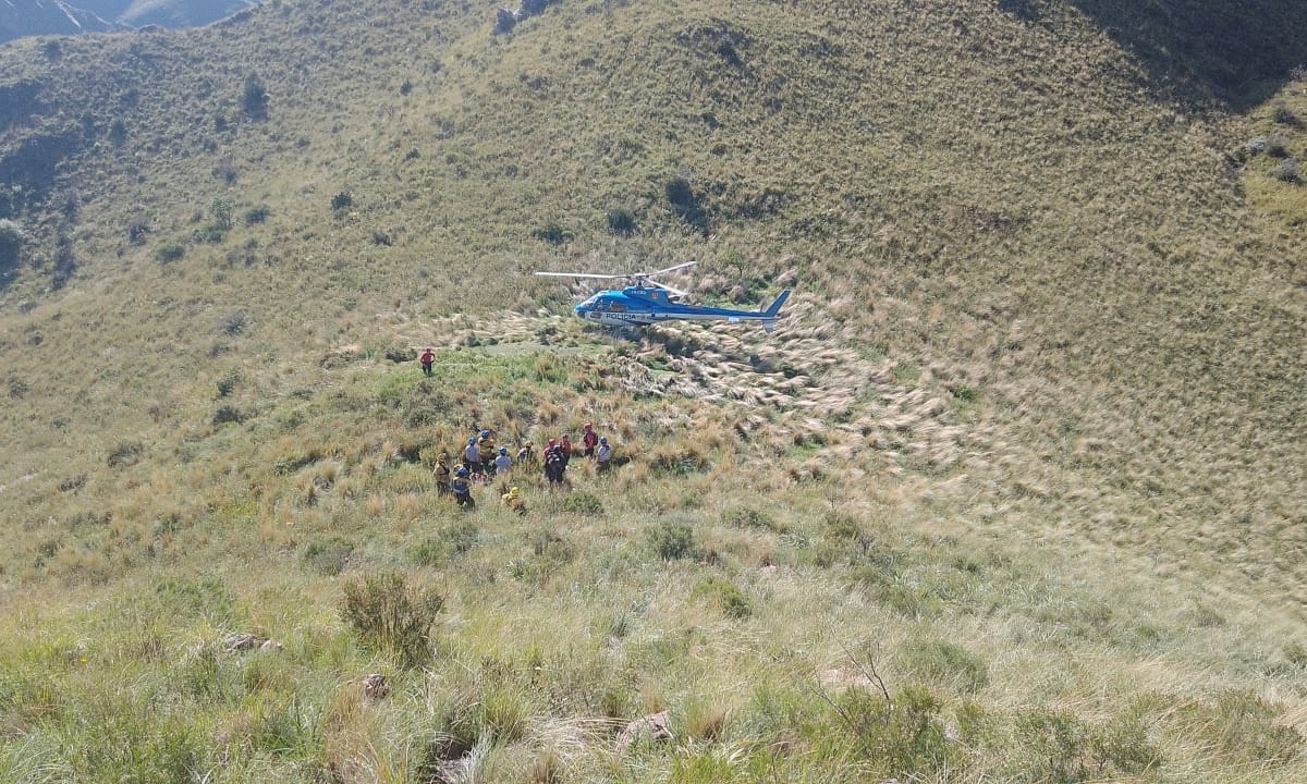 Dramático rescate de tres personas en el Cerro Uritorco • Canal C