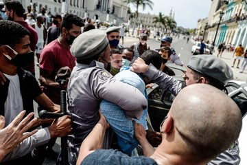 Estallaron las protestas en Cuba: los detalles sobre lo qué está sucediendo en el país • Canal C