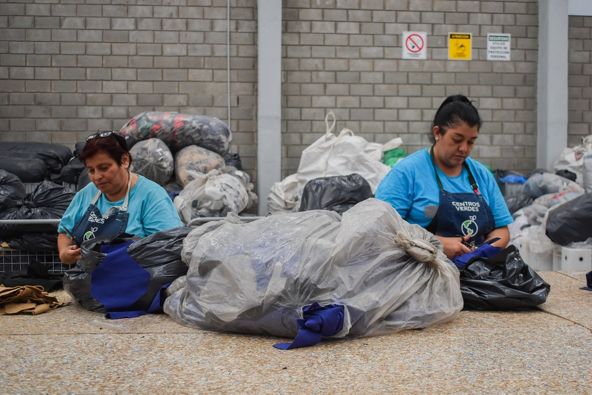 El Centro Verde Telas recolectó casi 12 toneladas de residuos textiles en marzo • Canal C