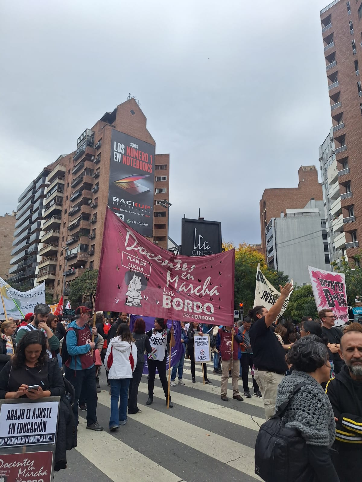 IMÁGENES | Más de 25.000 personas marcharon a favor de la universidad pública • Canal C