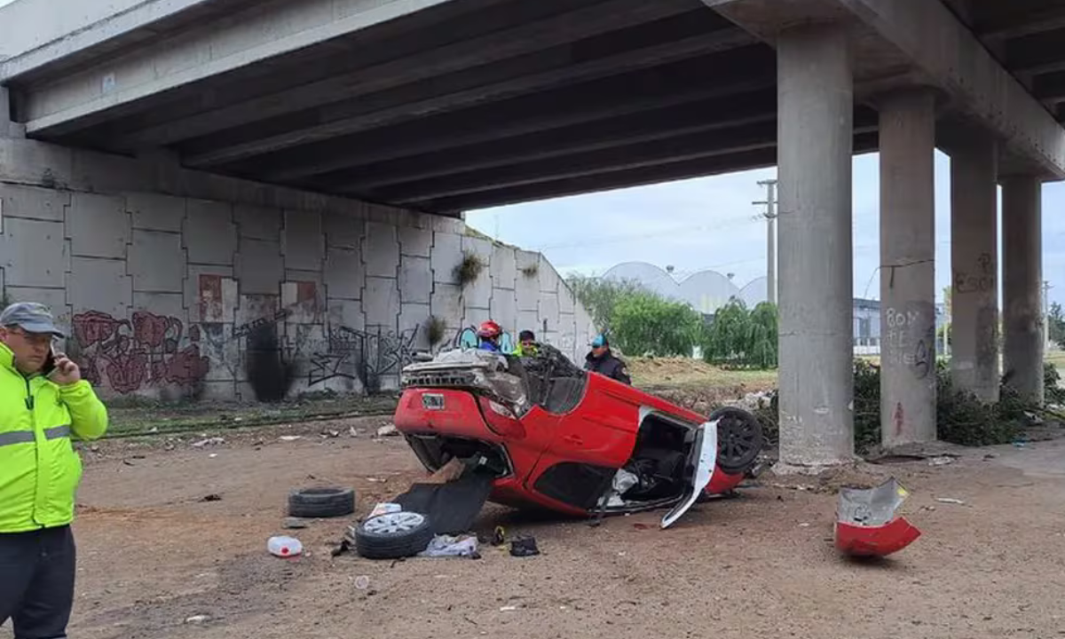 Circunvalación de Córdoba conductor se queda dormido y cae 10 metros al vacío