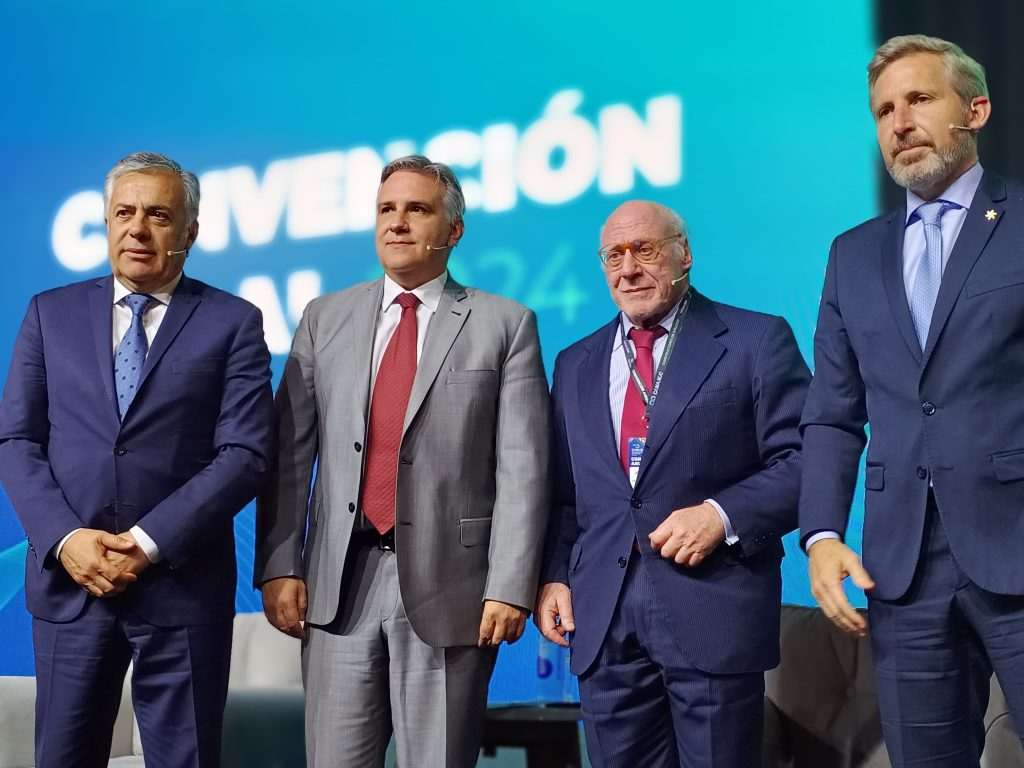 Llaryora expuso en la convención anual de la Cámara Argentina de la Construcción